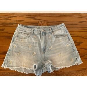 American Eagle embroidered Daisy print shorts size 8 ￼